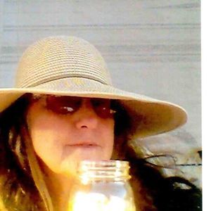 Meet your Posher, Debra