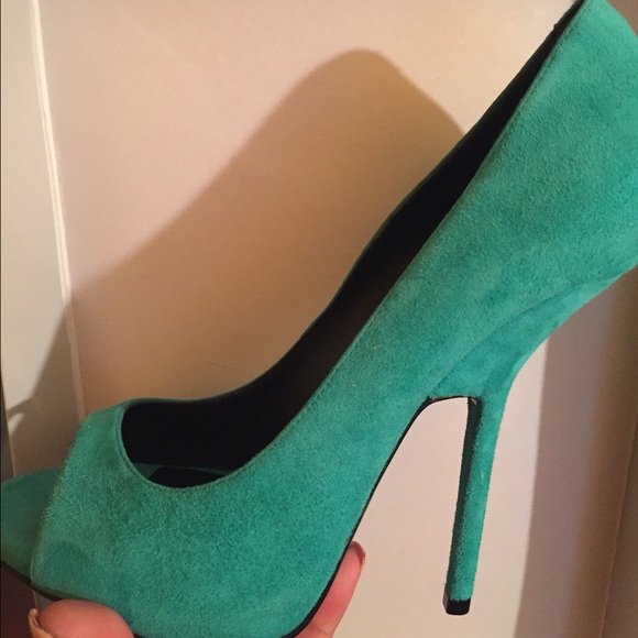 I am cleaning out my closet,and they're Brand New!