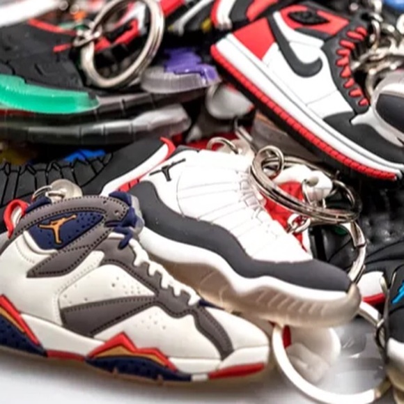 10 Random Shoe Keychains - Picture 1 of 4