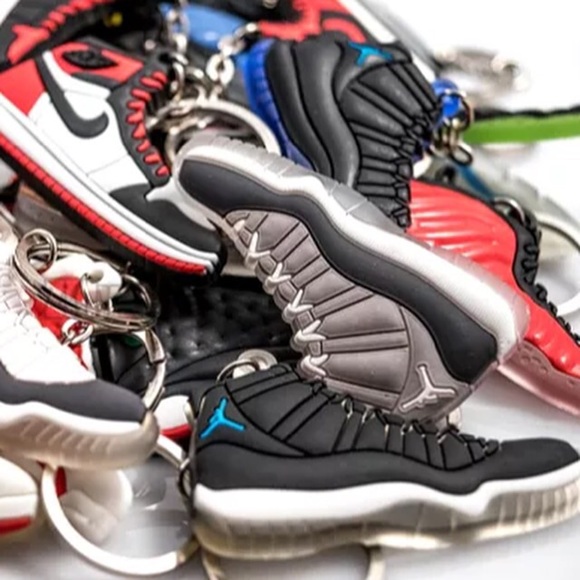 10 Random Shoe Keychains - Picture 2 of 4