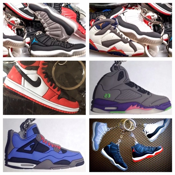 10 Random Shoe Keychains - Picture 3 of 4