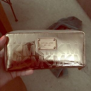 Michael kors wallet