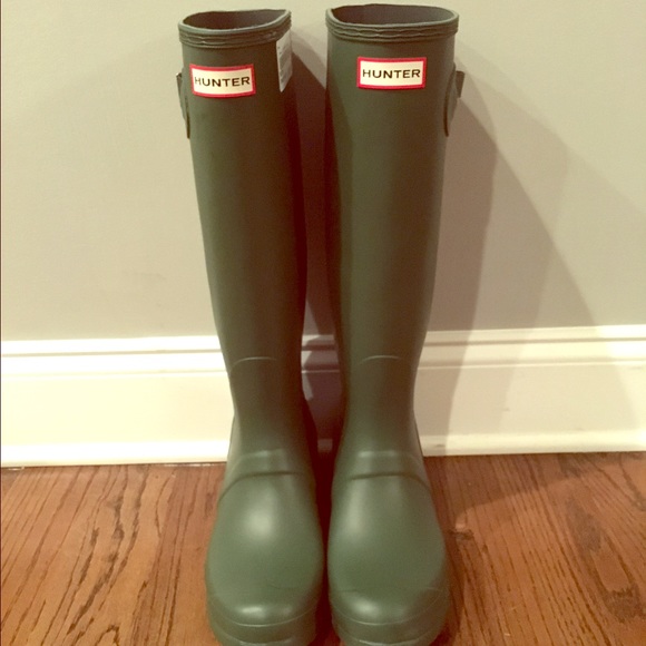 Hunter Original - Dark Olive NWOT size 10