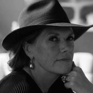 Meet your Posher, Hilary