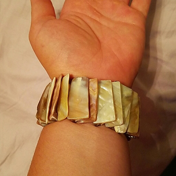 Shell bracelet - Picture 2 of 4