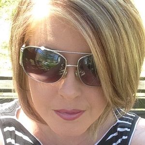 Meet your Posher, Cynthia