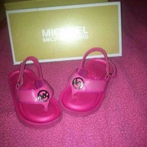 4c Michael kors pink sandals