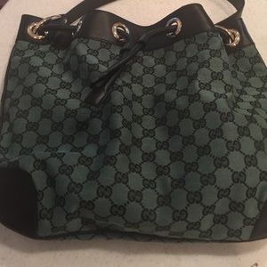 Authentic Gucci drawstring bag green with logo