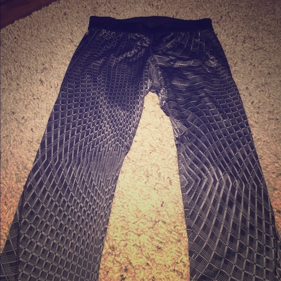 Adidas women's black/white printed capris, medium