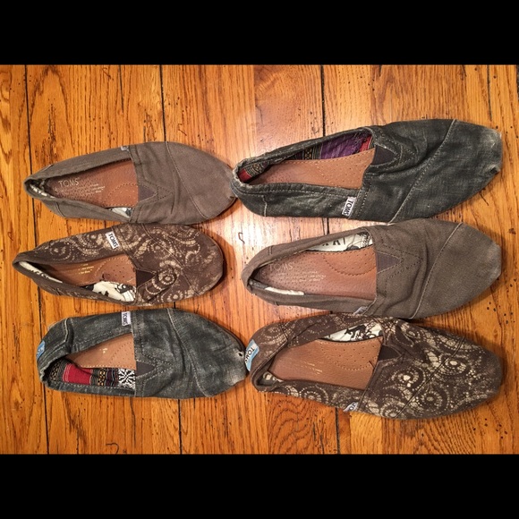 3 pairs of toms