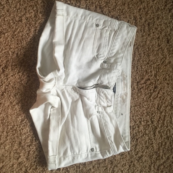 American Eagle size 2 white shorts