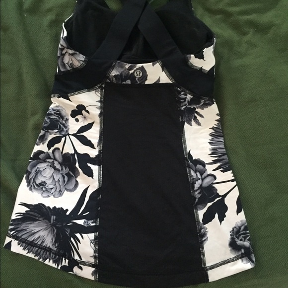 Lovely lulu lemon work out tank - Picture 2 of 2