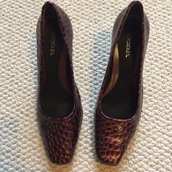 Aerosoles burgundy pumps