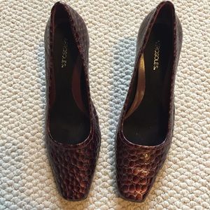 Aerosoles burgundy pumps