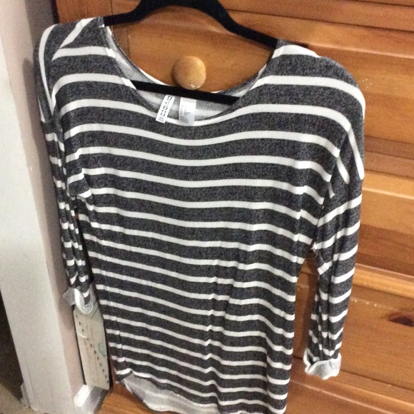 H&M Grey and White Striped 3/4 sleeve shirt - Picture 3 of 3