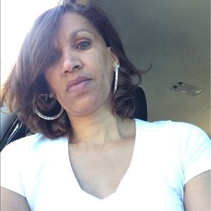 Meet your Posher, Mona