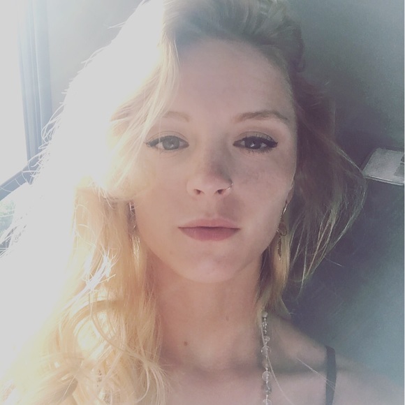 Meet your Posher, Stephanie - Picture 1 of 1