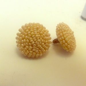 Pearl- colored beaded earrings
