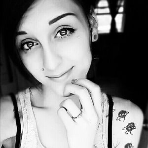 Meet your Posher, Alyx