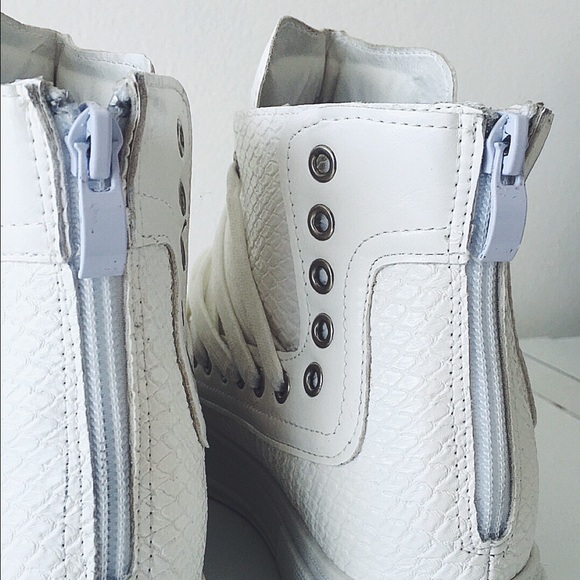 High knees sneakers