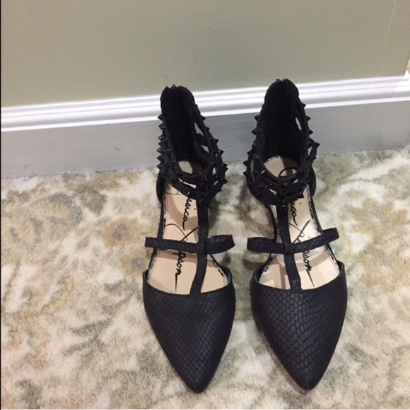 Jessica Simpson - black t strip flats