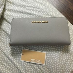 Michael Kors  jet set travel