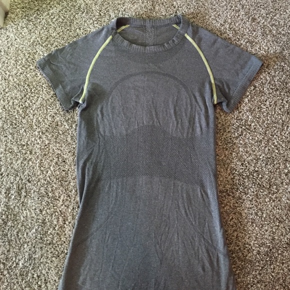 ❌SOLD❌ Lululemon logo stretch crew