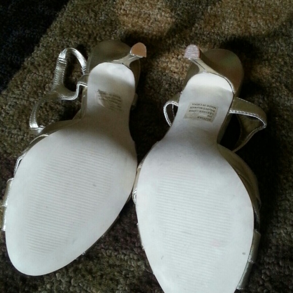 Heels - Picture 3 of 3