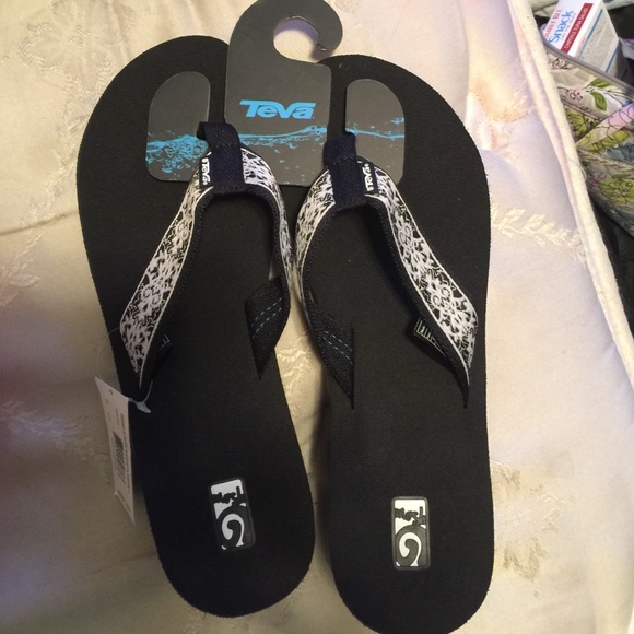 Teva Black and white designed wedge flip flops 11