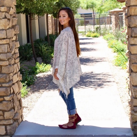 Ivory & Gray Floral Kimono - Picture 5 of 8