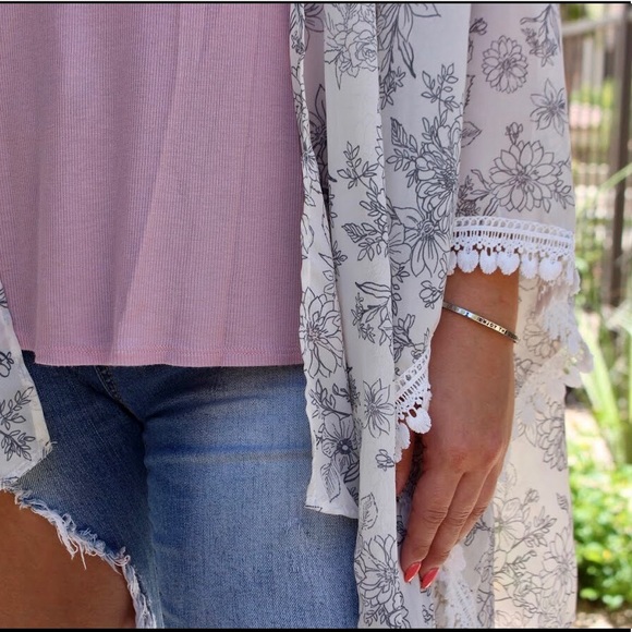 Ivory & Gray Floral Kimono - Picture 4 of 8