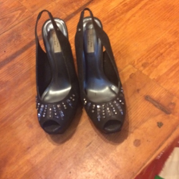 Heels - Picture 3 of 3