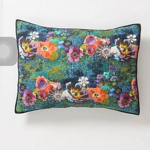 Lush landscape shams