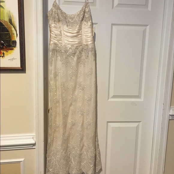 Never worn Carmen Marc Valvo Evening Gown