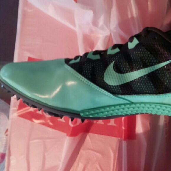 Track shoes