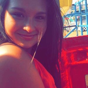 Meet your Posher, Caitlyn