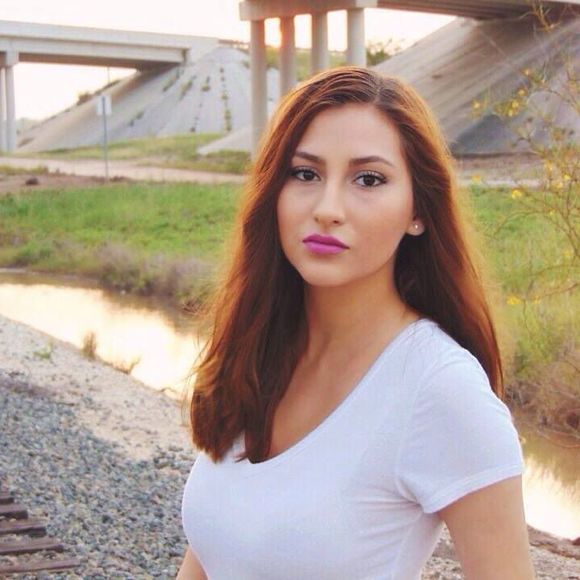 Meet your Posher, Kiana paola