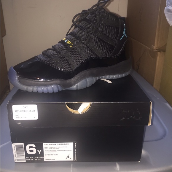 Retro 11 BRAND NEW NEVER BEEN WORN - Picture 1 of 2