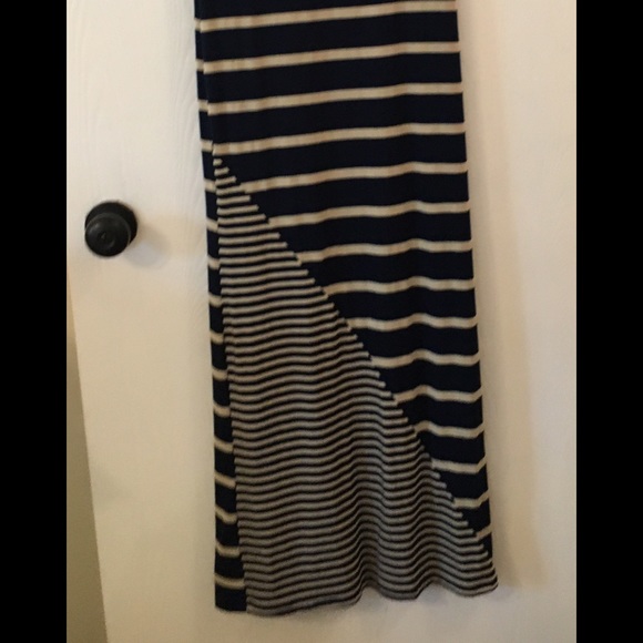 Black and Cream Scoop neck Maxi with side slit . - Picture 2 of 4