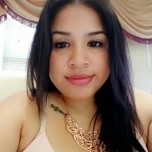 Meet your Posher, Yesenia