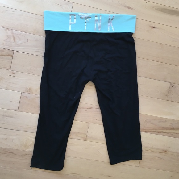 PINK Victoria's Secret Yoga Capri Leggings