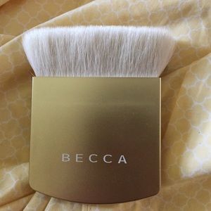 Becca gold one perfecting brush