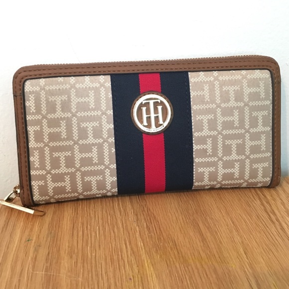 Tommy Hilfiger Full Sized Wallet