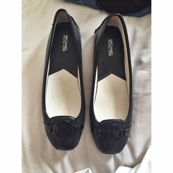 Michael Kors Shoes - Michael Kors black Fulton flat