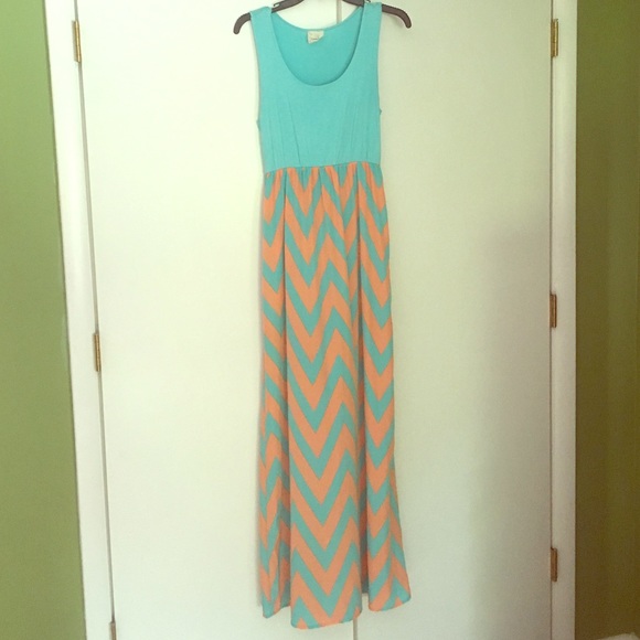 Sleeveless chevron maxi dress