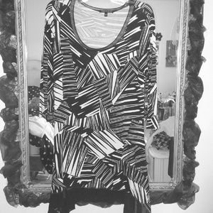 Black and White Geometric Tunic (M)