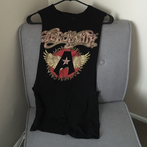 Black band muscle tee