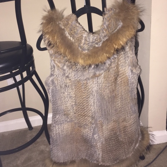 Natural Shirred Knitted Trimmed Fur Vest - Picture 2 of 4