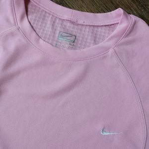 Nike performance L tee shirt in pink