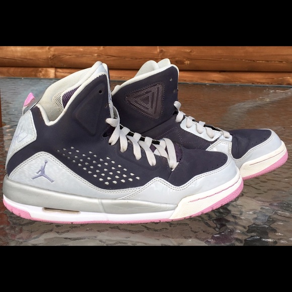 Women's size 7 Jordans